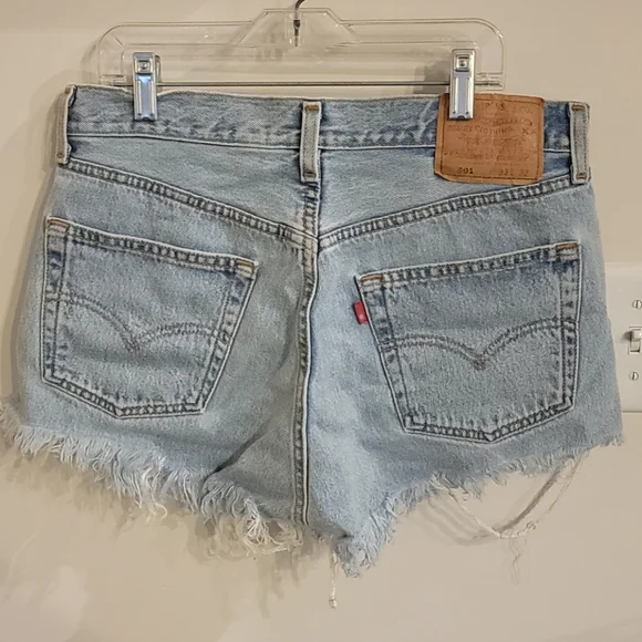 Levi's Distressed Shorts 33 in Waist - Picture 2 of 3